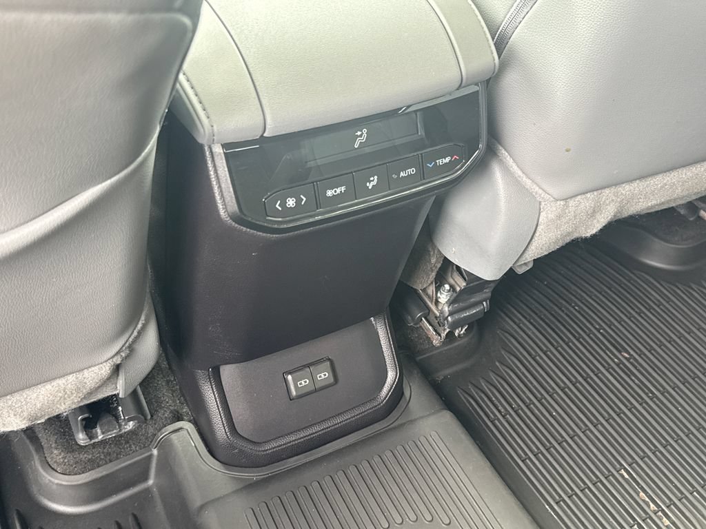 Used 2026 Toyota Highlander XLE AWD/4WD image 37