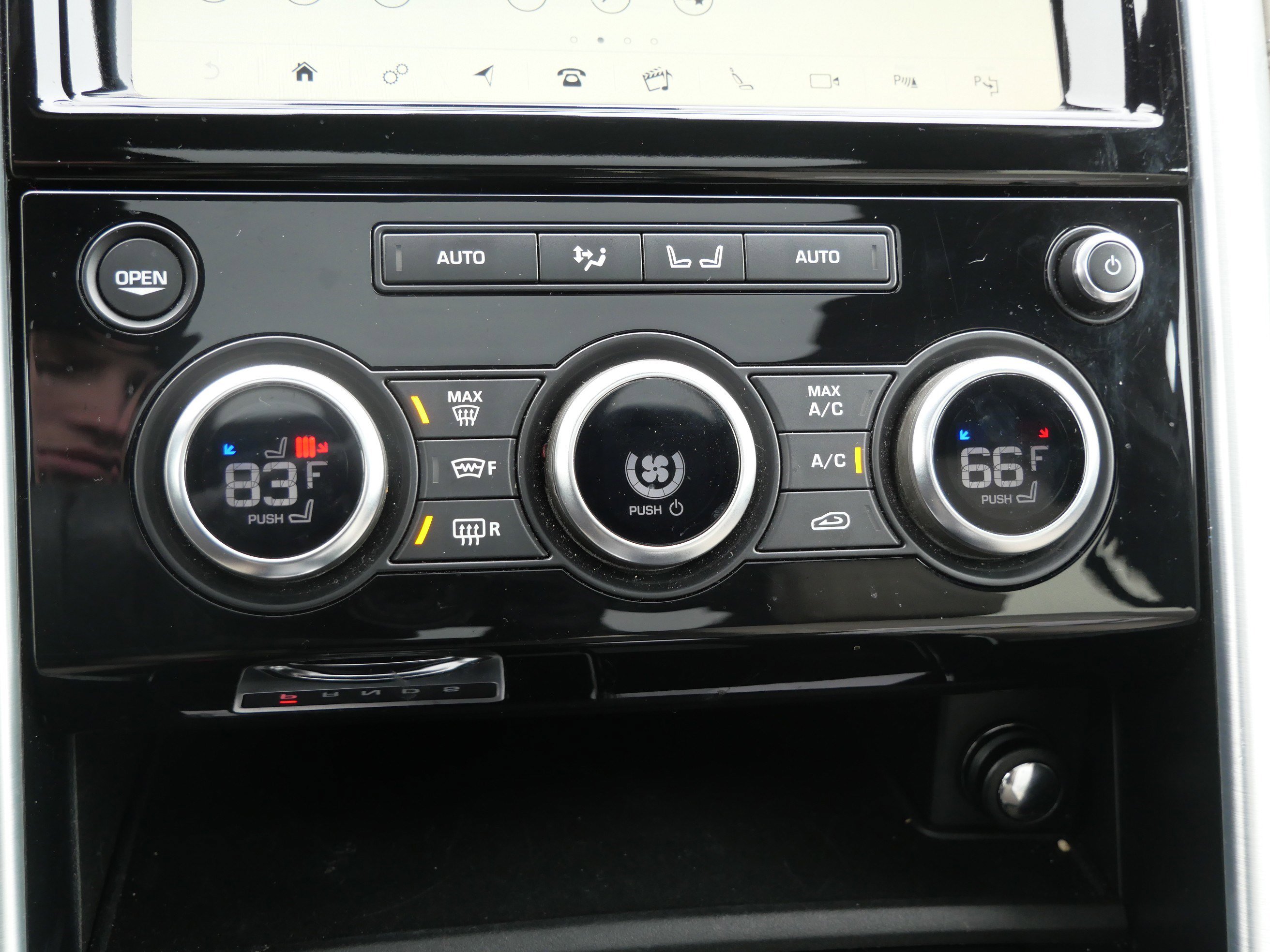 Used 2020 Land Rover Discovery HSE image 29