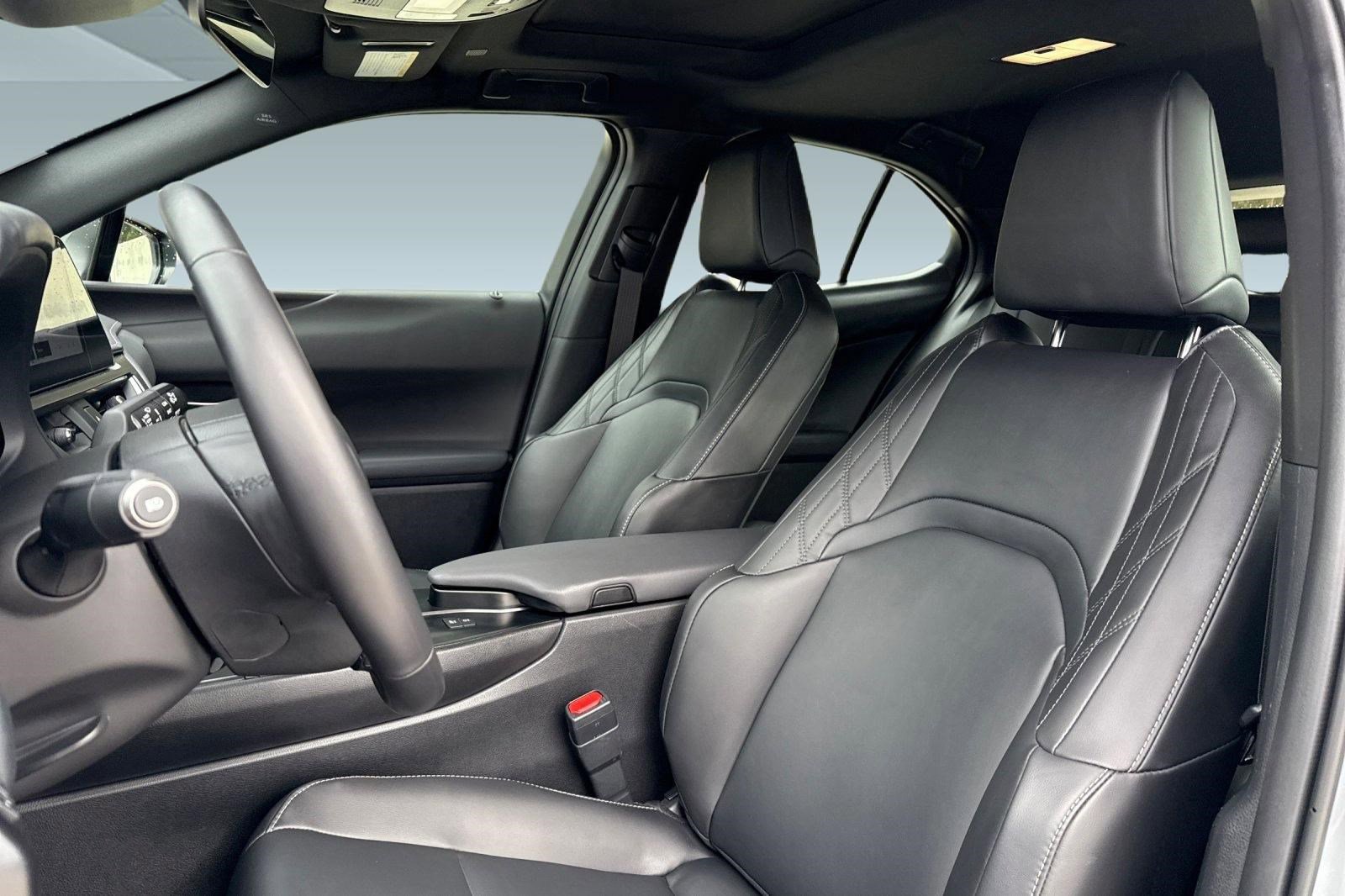 Certified 2025 Lexus UX 300h FWD w/ Accessory Package (Z2) image 15