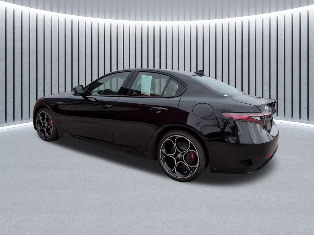 Used 2024 Alfa Romeo Giulia Veloce AWD/4WD image 12