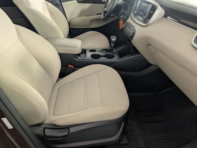 Used 2020 Kia Sorento LX image 30