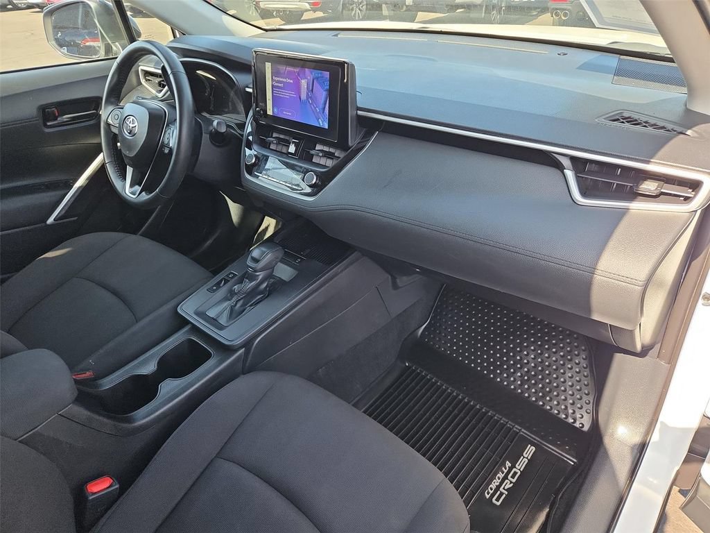 Used 2026 Toyota Corolla Cross LE FWD image 20