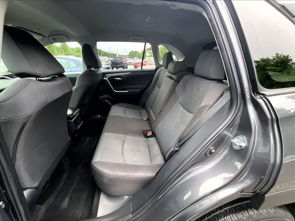Used 2025 Toyota RAV4 XLE AWD/4WD image 15