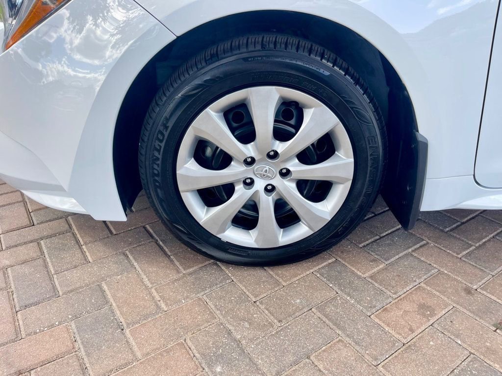 Used 2025 Toyota Corolla LE image 9