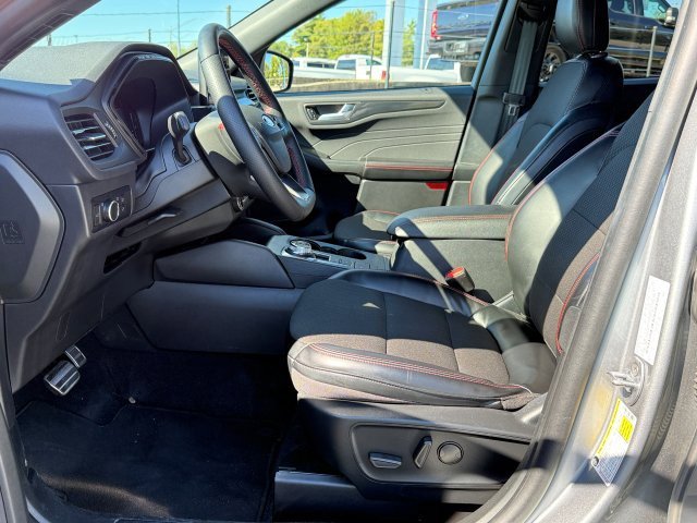 Used 2024 Ford Escape ST-Line image 13