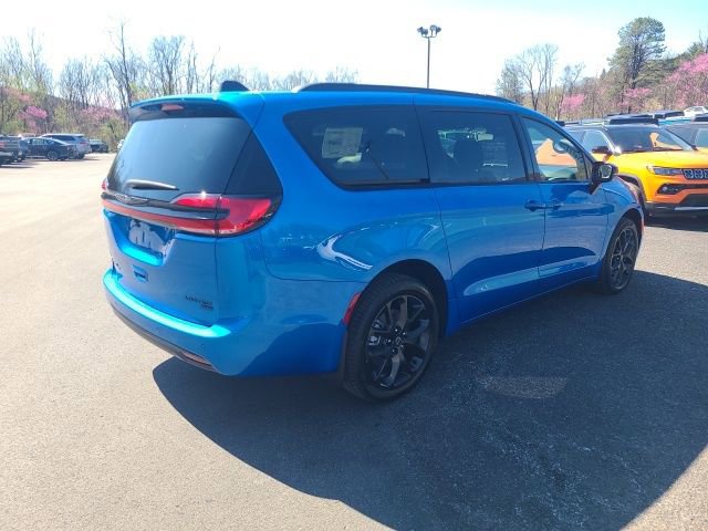 New 2026 Chrysler Pacifica Limited AWD/4WD image 5