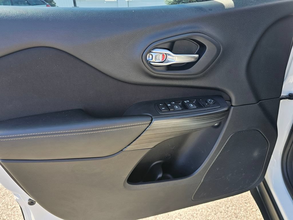 Used 2017 Jeep Cherokee Sport AWD/4WD image 29