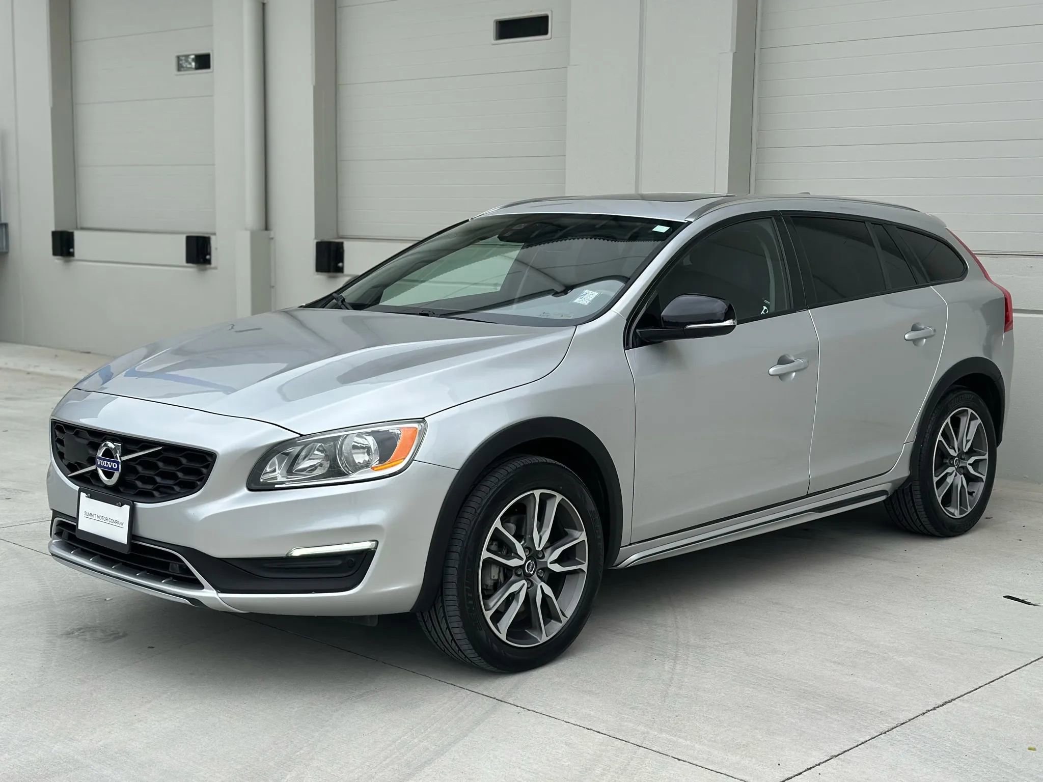 Used 2017 Volvo V60 T5 Cross Country w/ Convenience Package