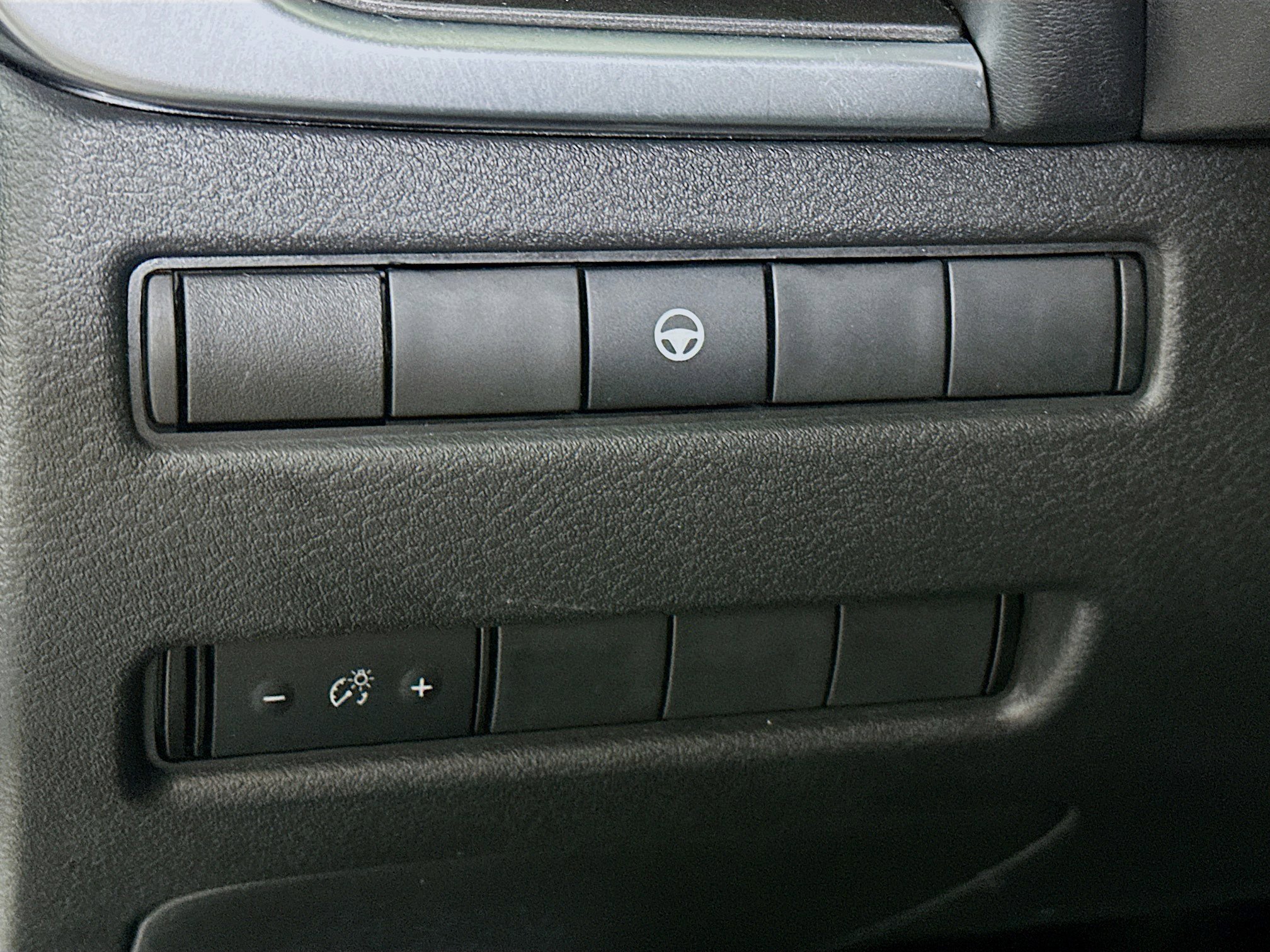 Used 2022 Nissan Rogue SV AWD/4WD image 17