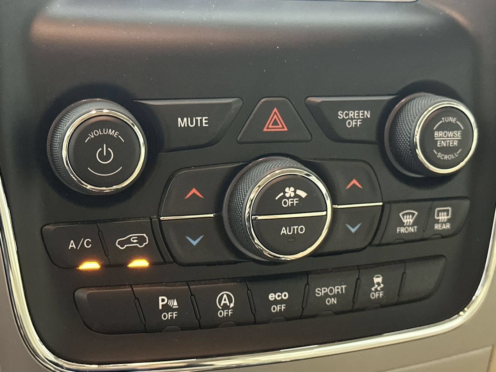 Used 2021 Jeep Grand Cherokee Laredo RWD image 18