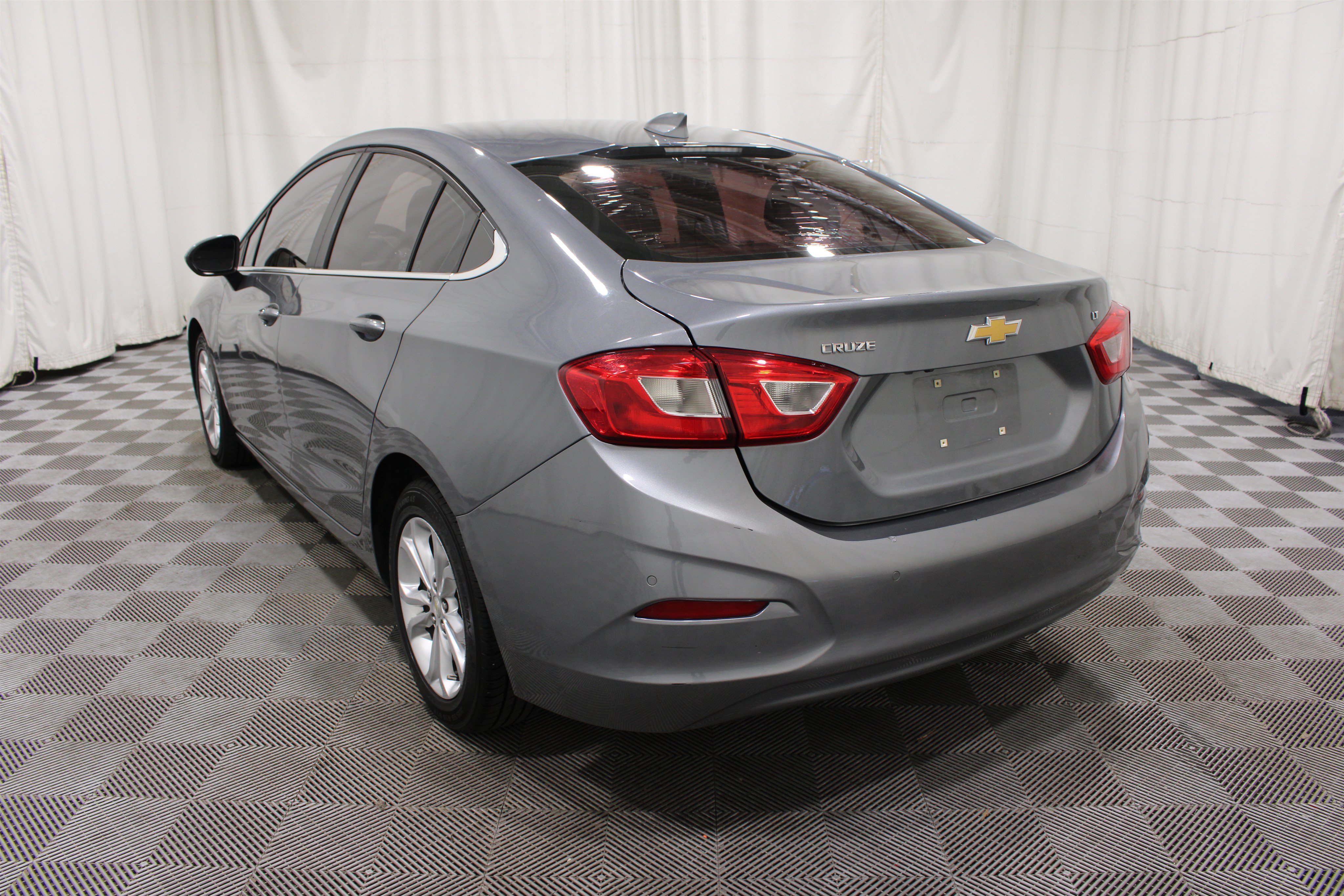 Used 2019 Chevrolet Cruze LT w/ Convenience Package FWD image 33