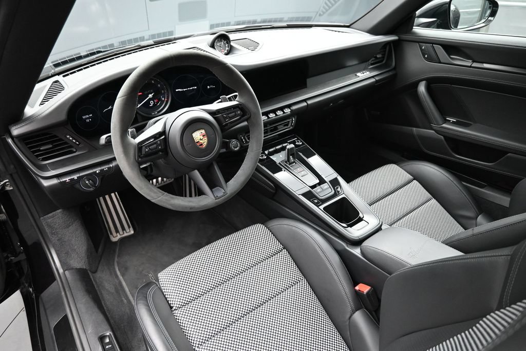Used 2023 Porsche 911 50th Anniversary Edition AWD/4WD image 4