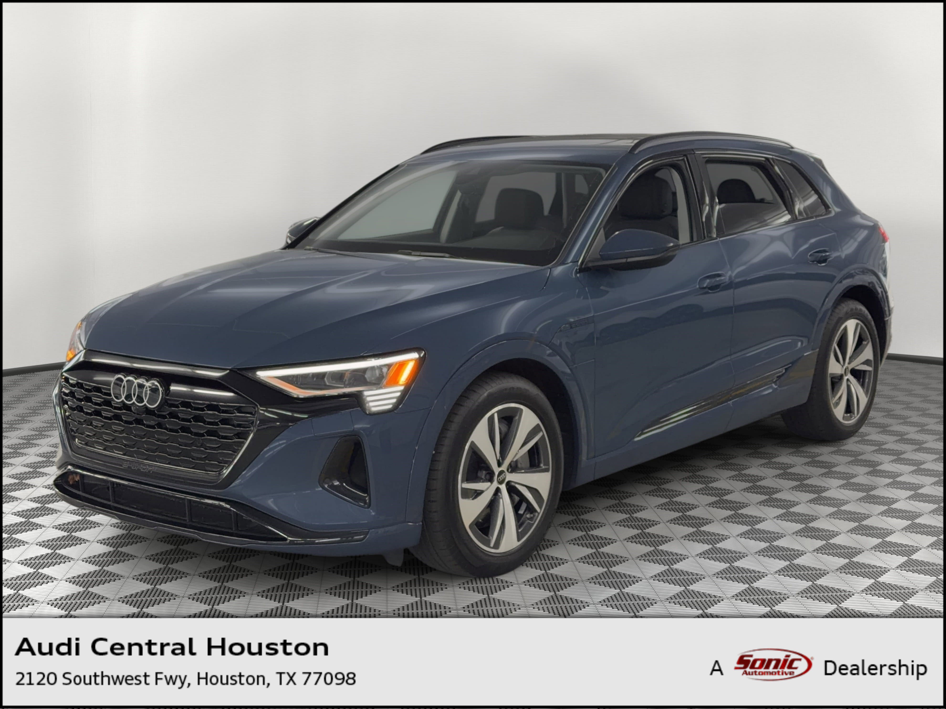 Used 2024 Audi Q8 e-tron Premium AWD/4WD image 1