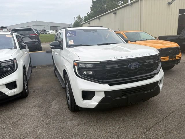 Used 2025 Ford Expedition Active AWD/4WD image 4