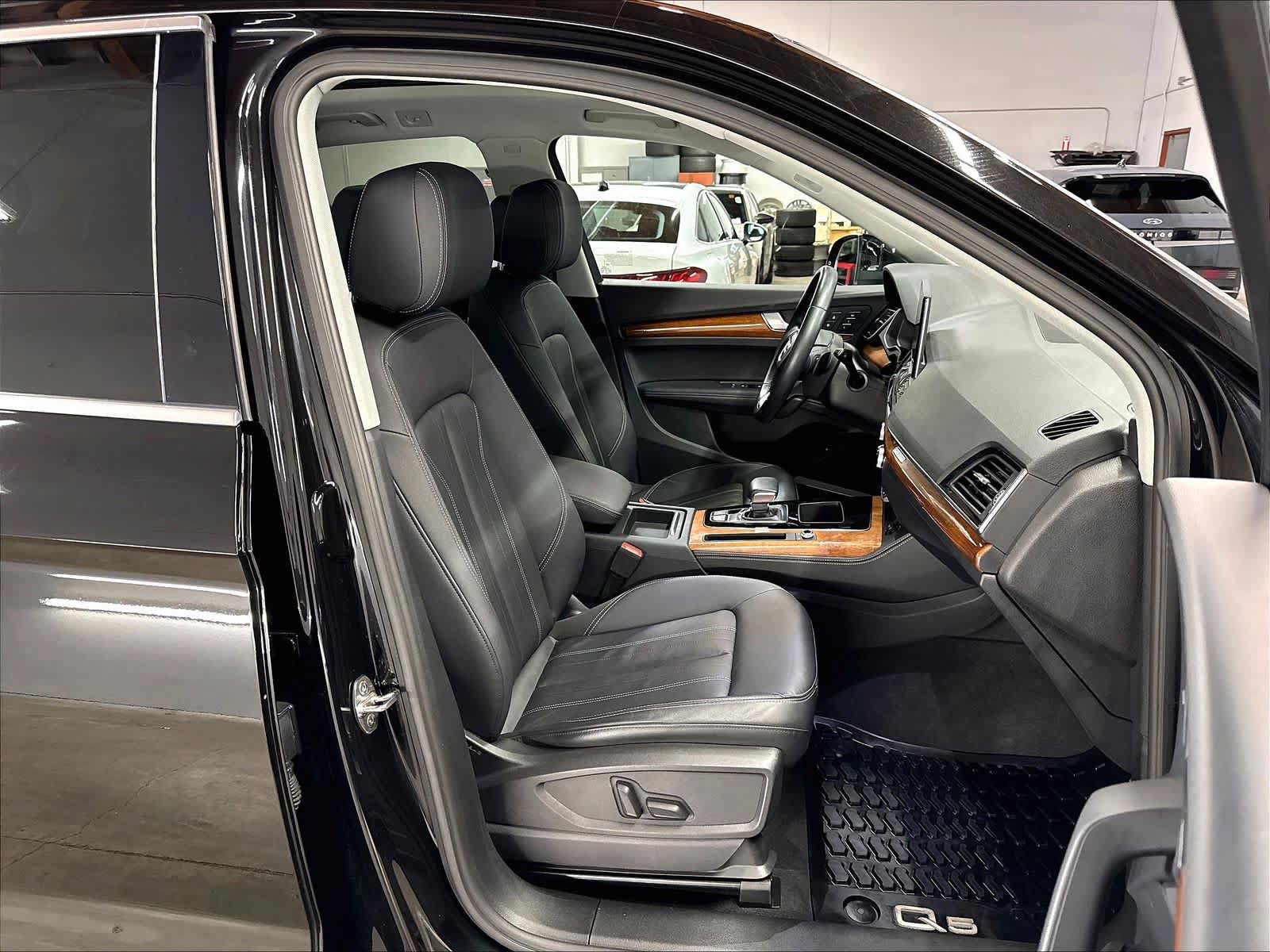 Used 2022 Audi Q5 2.0T Premium Plus w/ Premium Plus Package AWD/4WD image 10