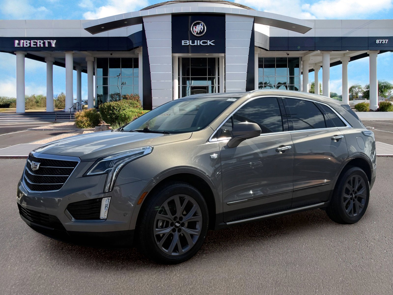 Used 2018 Cadillac XT5 Premium Luxury w/ LPO, Black Ice Package FWD image 8