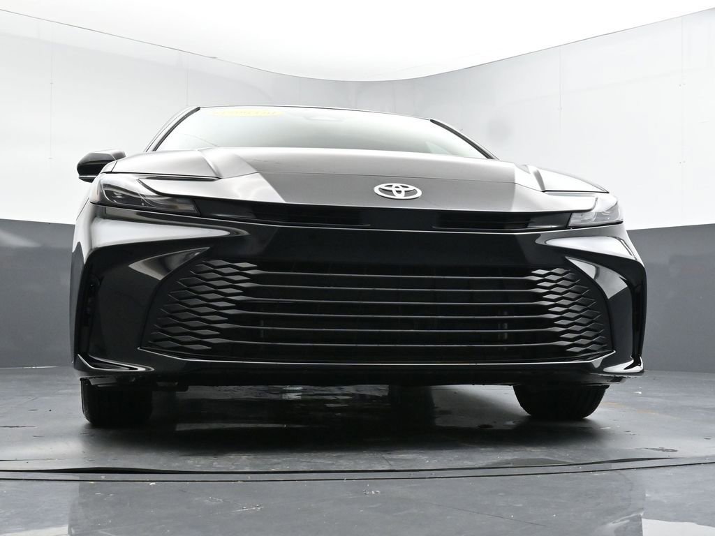 Used 2025 Toyota Camry LE image 30