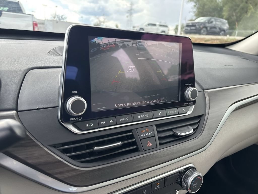 Used 2025 Nissan Altima 2.5 SV FWD image 18