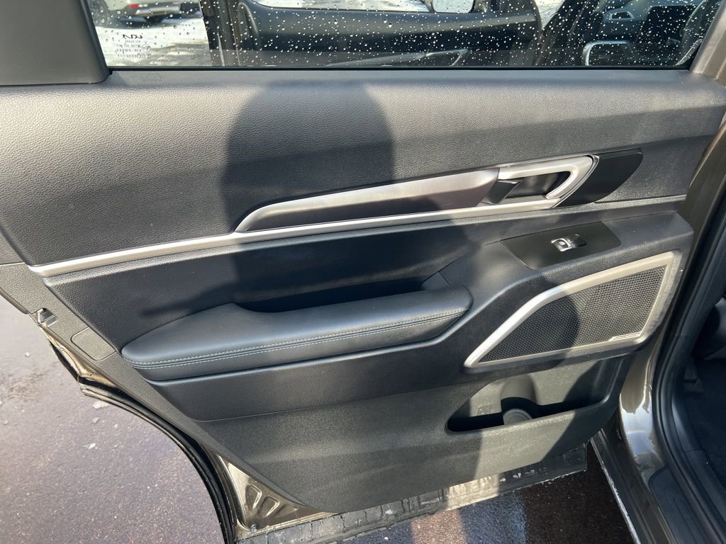 Certified 2023 Kia Telluride S w/ S Sunroof Package image 11