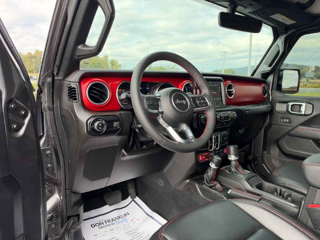 Used 2023 Jeep Gladiator Rubicon w/ LED Lighting Group AWD/4WD image 11