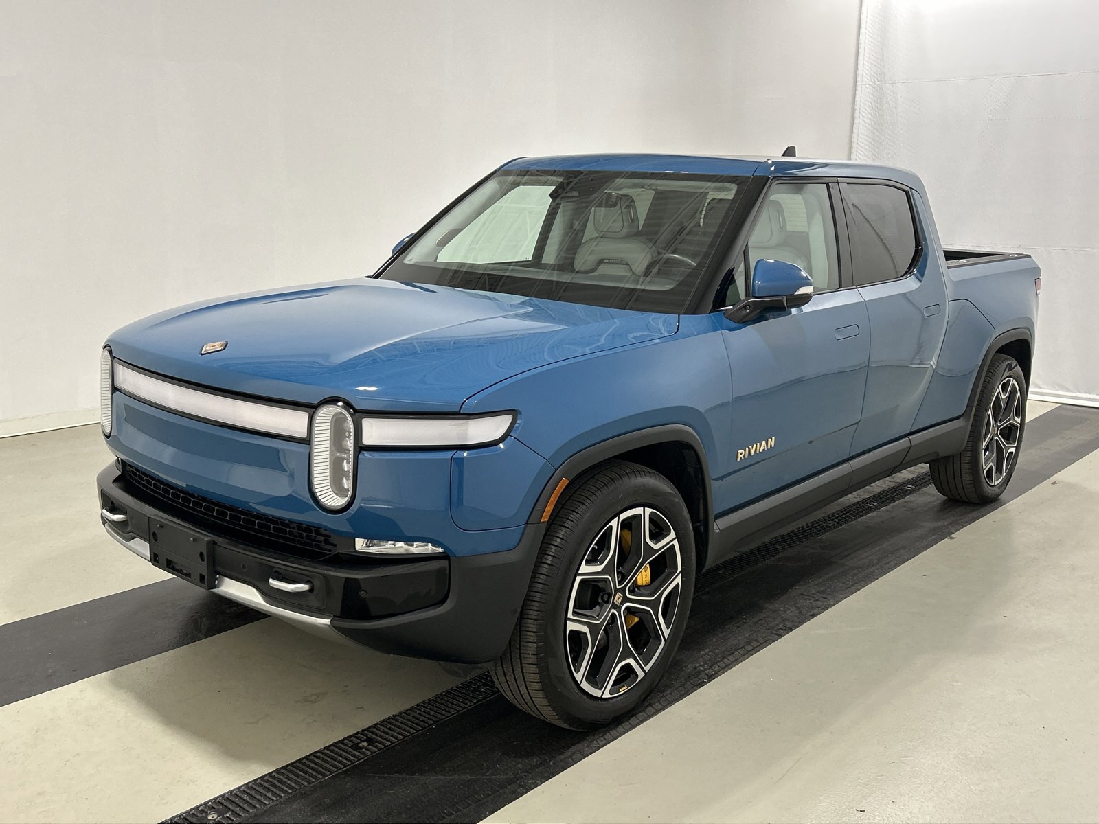 Used 2023 Rivian R1T Adventure image 1