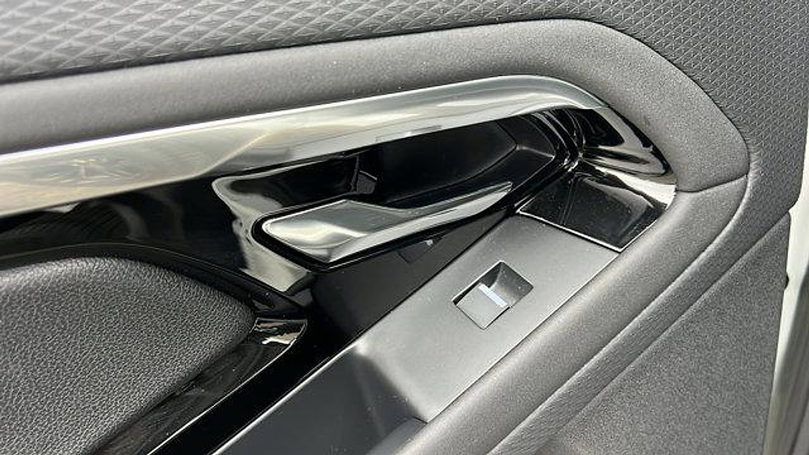 Used 2023 Land Rover Range Rover Evoque R-Dynamic S image 12