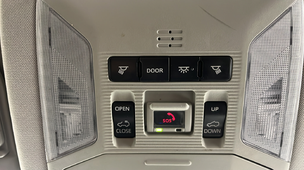 Used 2020 Toyota RAV4 XLE w/ Convenience Package FWD image 34