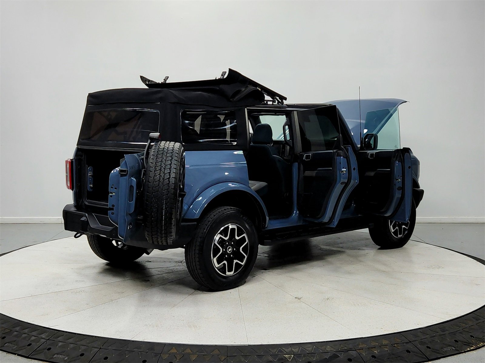 Used 2023 Ford Bronco Outer Banks image 15