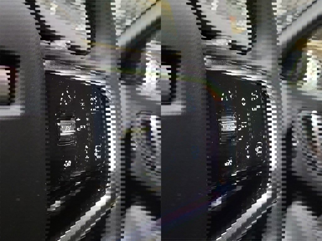 New 2025 Land Rover Discovery Sport Dynamic SE image 16