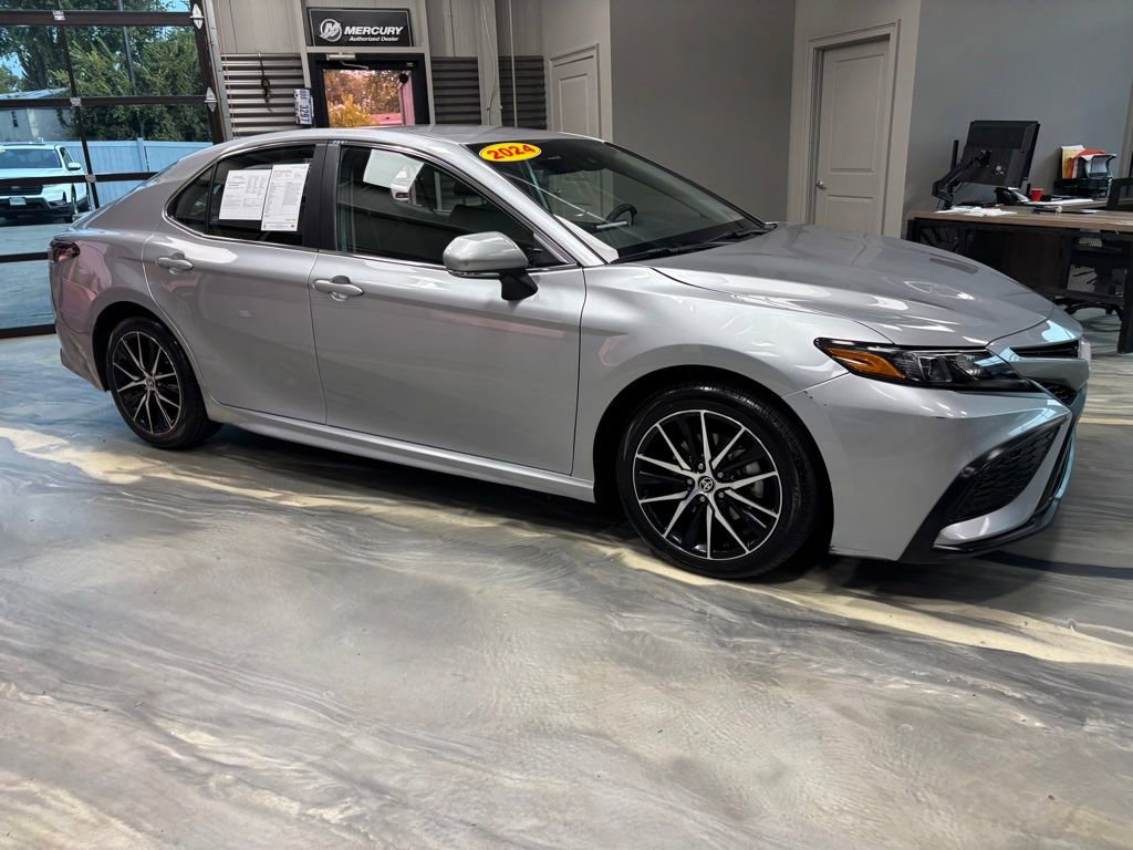 Used 2024 Toyota Camry SE FWD image 27