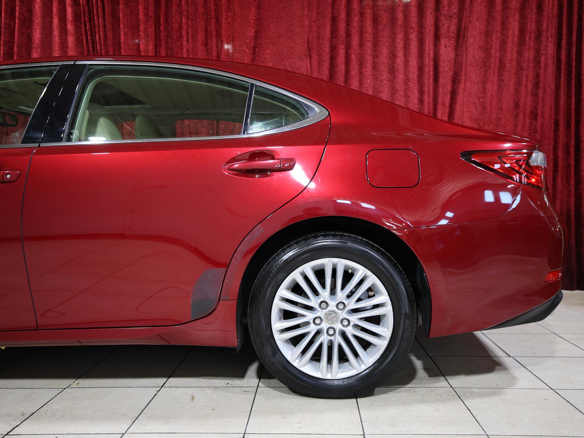 Used 2015 Lexus ES 350 w/ Luxury Package FWD image 6