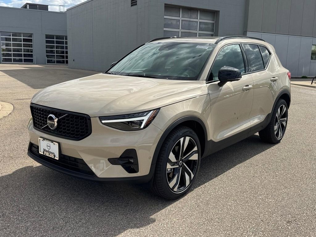 New 2026 Volvo XC40 B5 Ultra w/ Climate Package