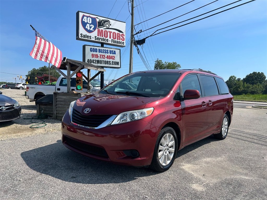 Used 2012 Toyota Sienna LE w/ Towing Pkg AWD/4WD image 8