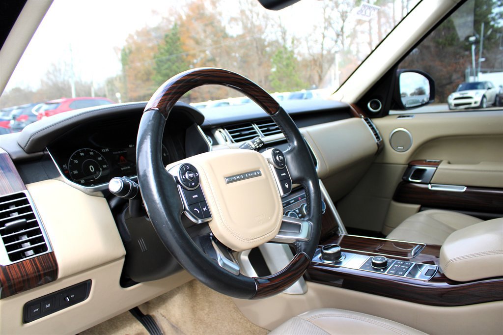 Used 2017 Land Rover Range Rover HSE image 16
