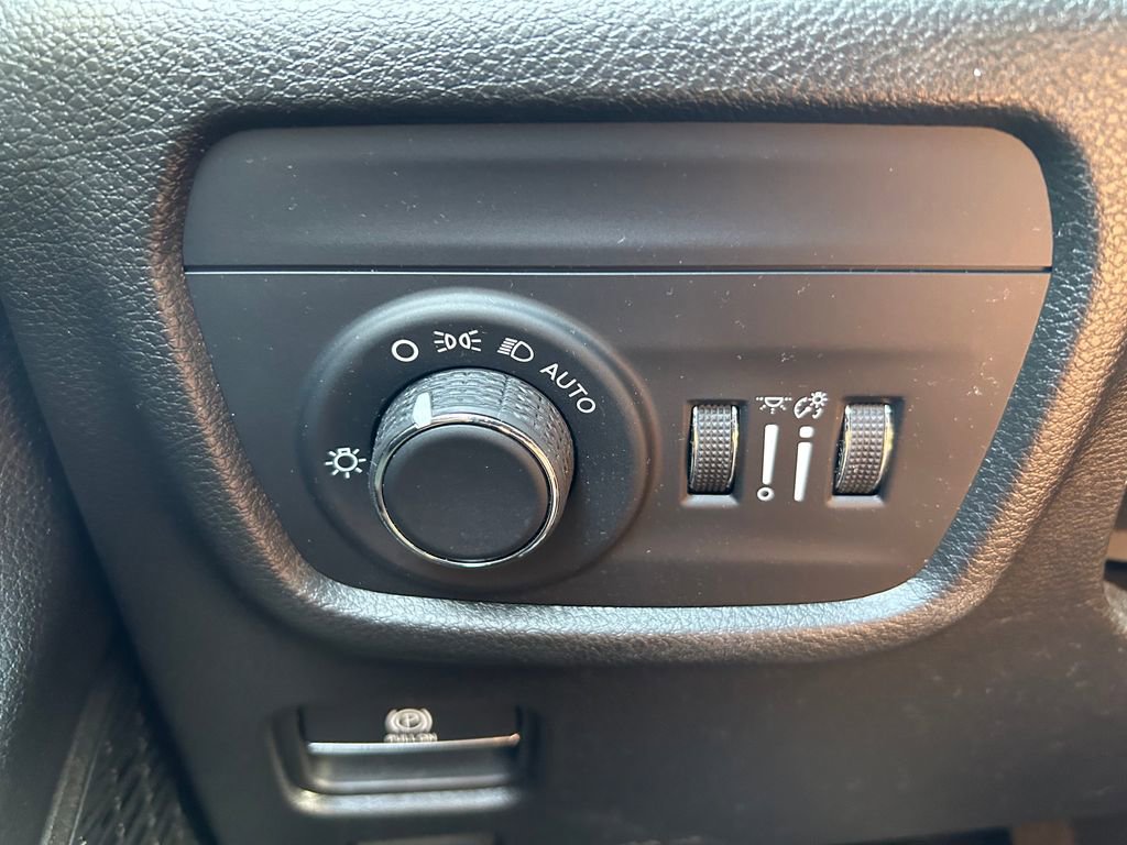 Certified 2023 Jeep Grand Cherokee L Laredo AWD/4WD image 19