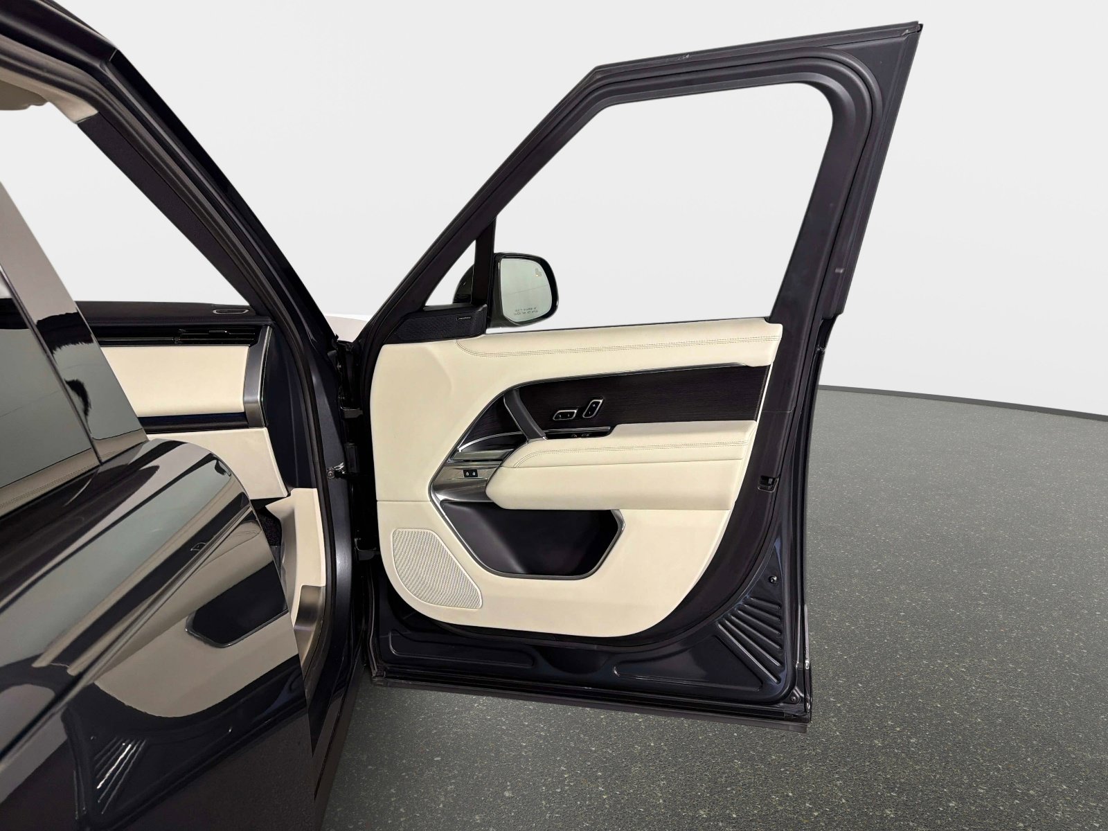 Used 2023 Land Rover Range Rover SE image 22