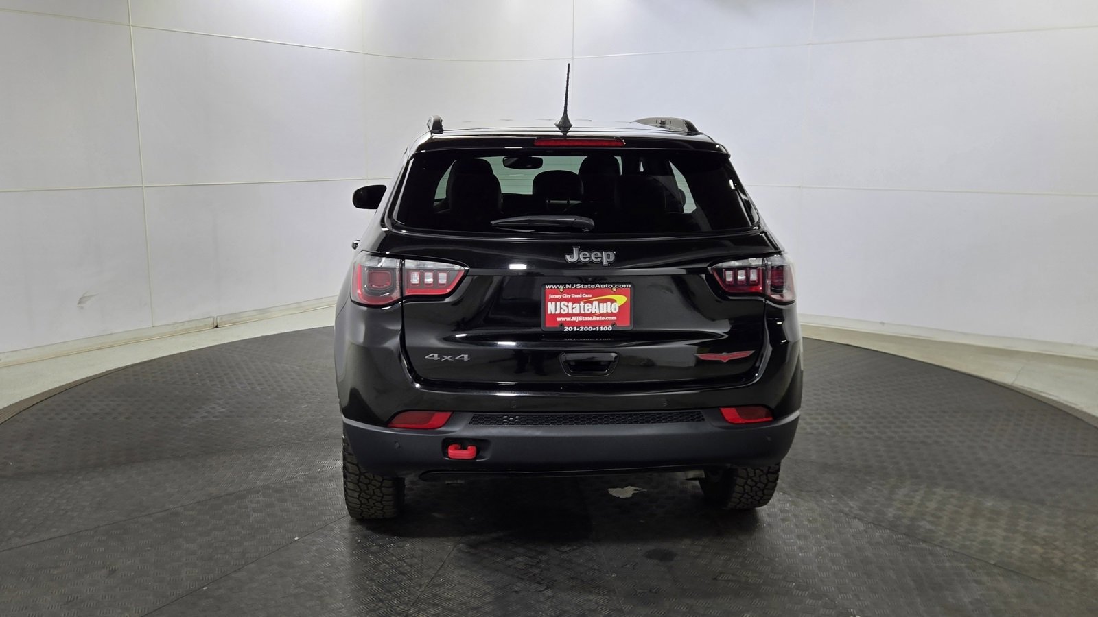 Used 2024 Jeep Compass Trailhawk image 6