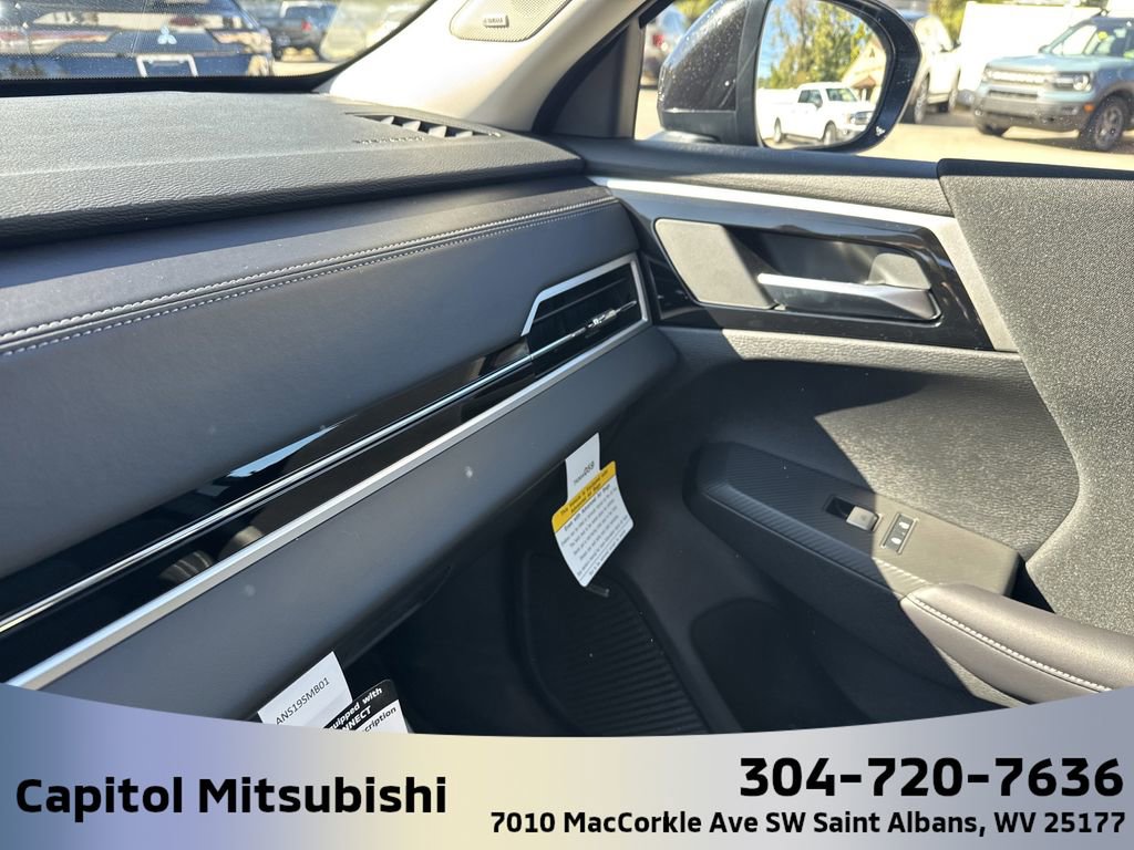 New 2025 Mitsubishi Outlander ES image 25