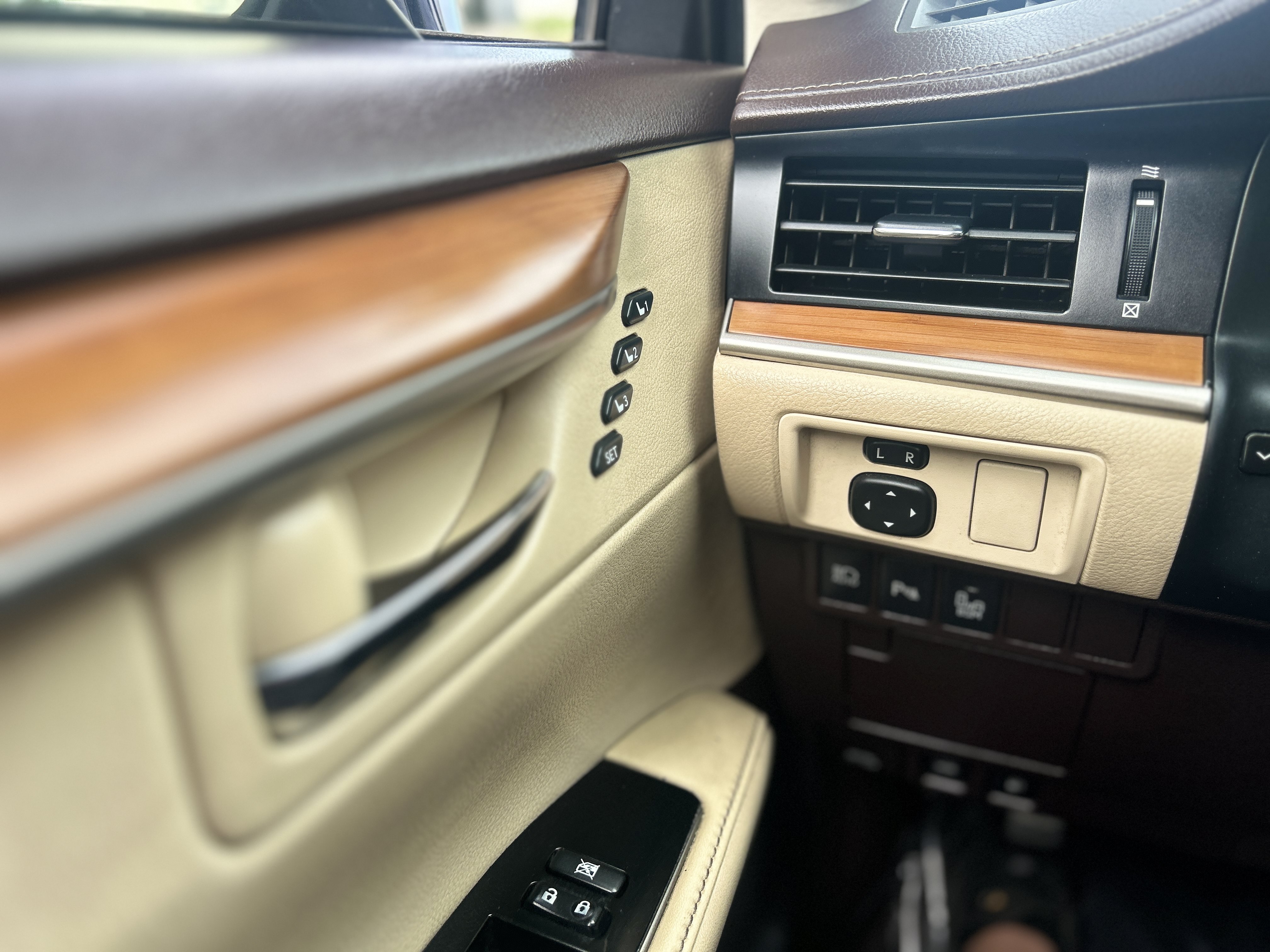 Used 2017 Lexus ES 300h w/ Navigation System Package FWD image 35