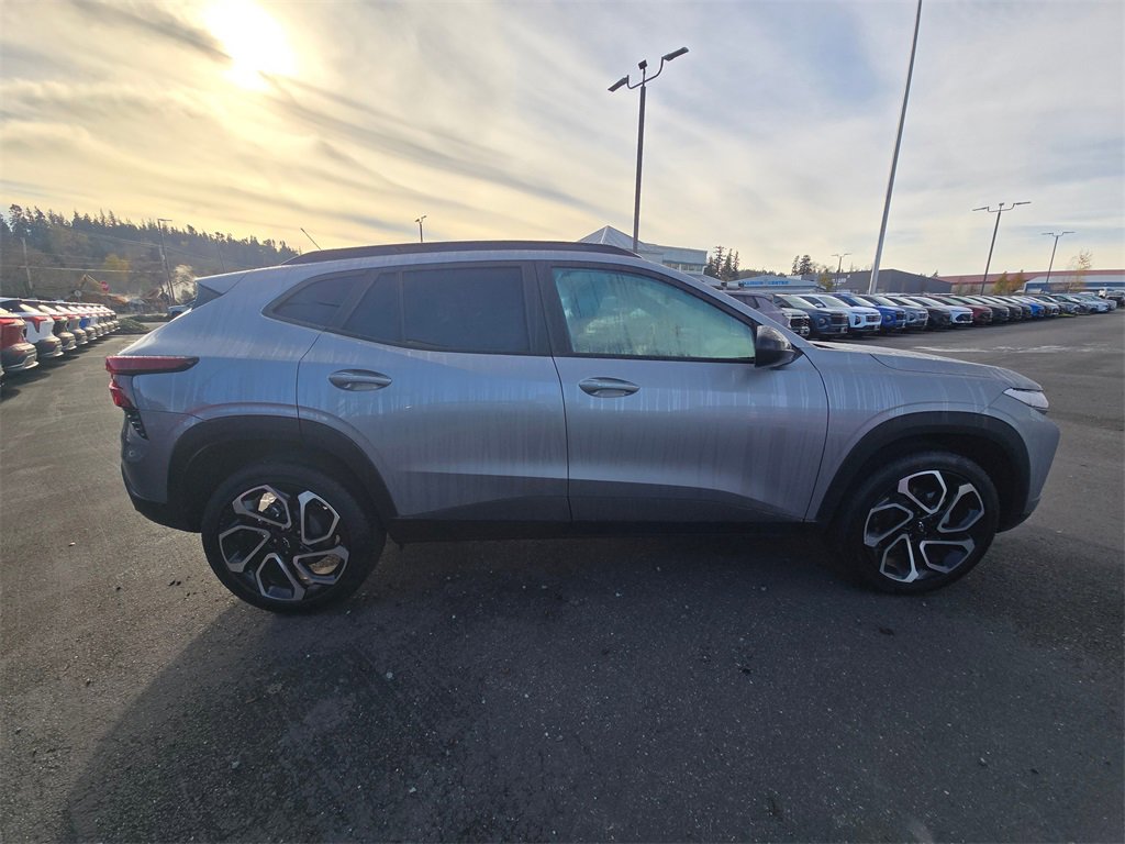 Certified 2025 Chevrolet Trax RS w/ Driver Confidence Package image 2