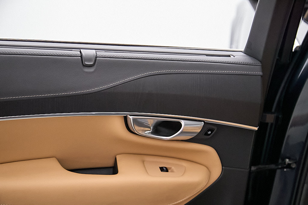 Certified 2024 Volvo XC90 T8 Ultimate AWD/4WD image 24