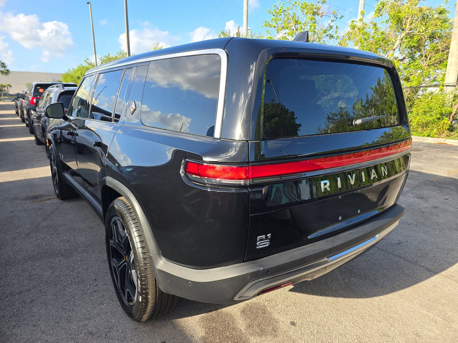 Used 2026 Rivian R1S Adventure image 7