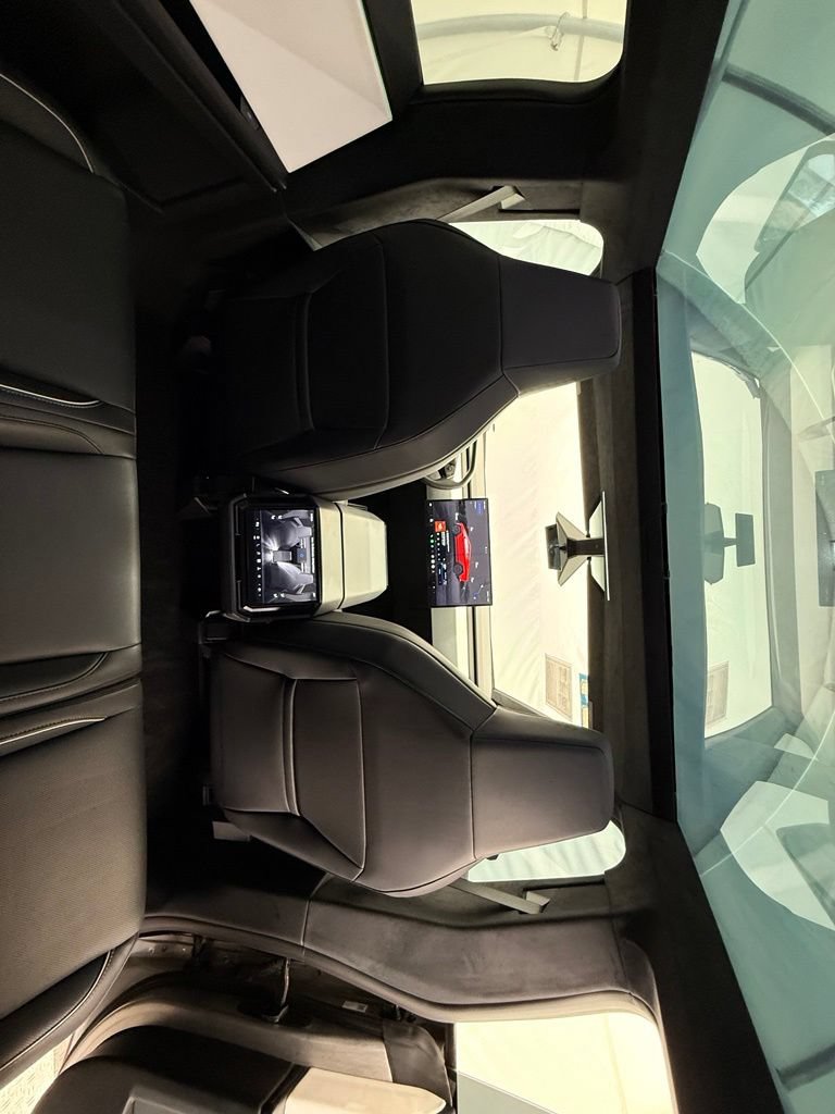 Used 2024 Tesla Cybertruck AWD Crew Cab image 31