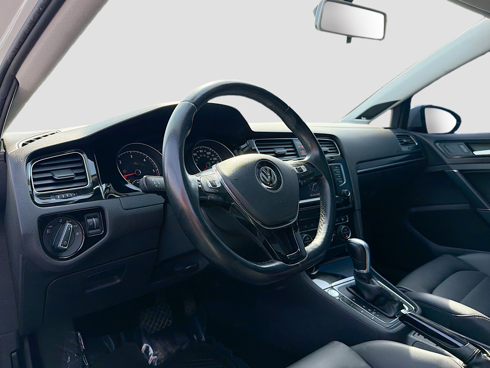 Used 2015 Volkswagen Golf TDI SEL image 4