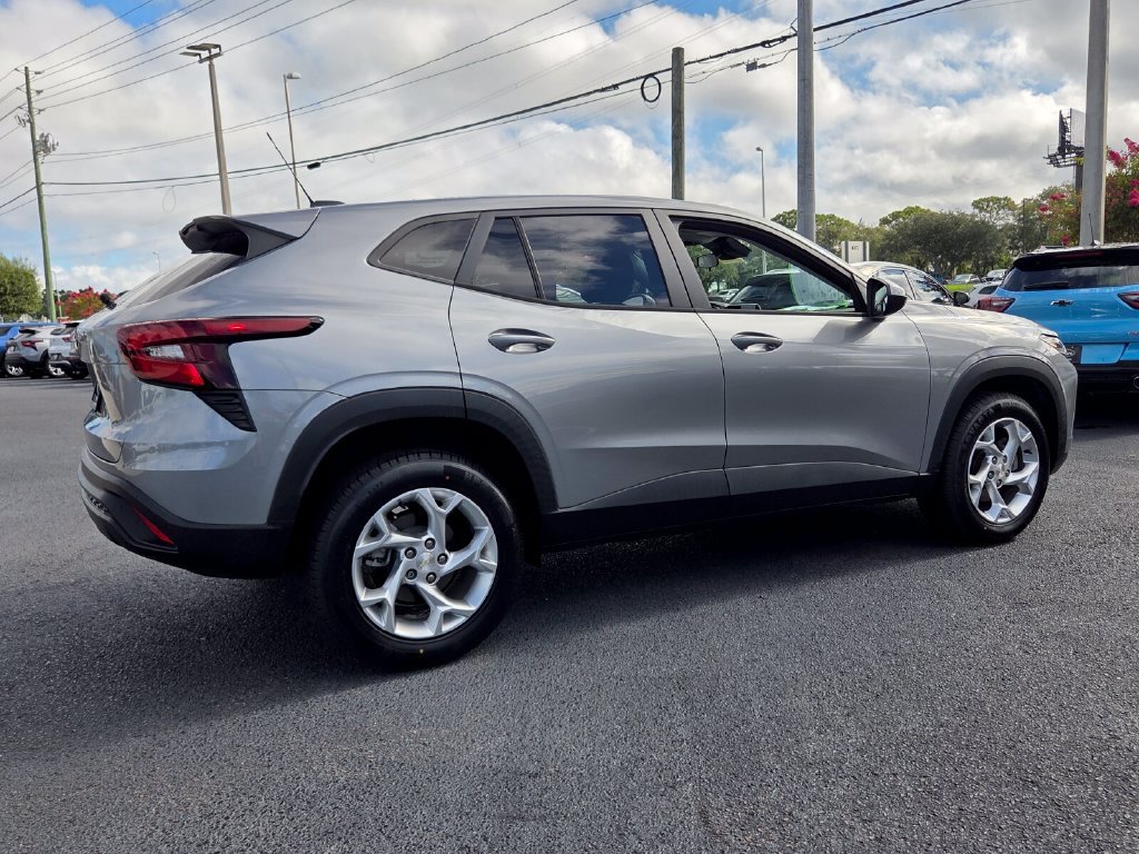 Certified 2024 Chevrolet Trax LS w/ LS Convenience Package FWD image 8