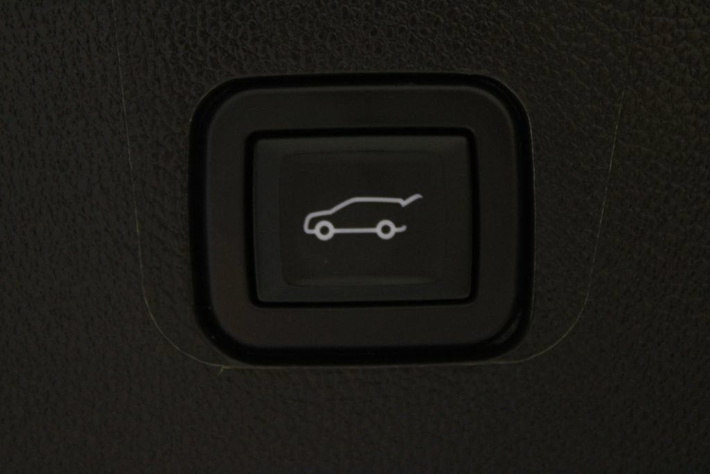 Used 2023 Chevrolet Traverse High Country FWD image 16