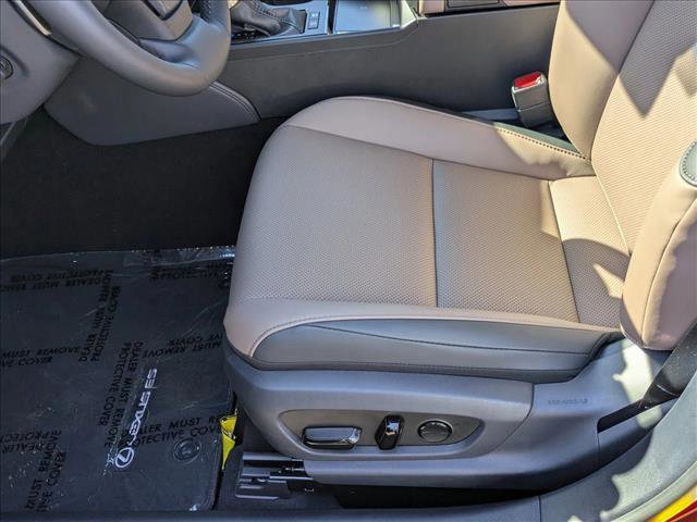 Used 2025 Lexus ES 300h w/ Premium Package image 4