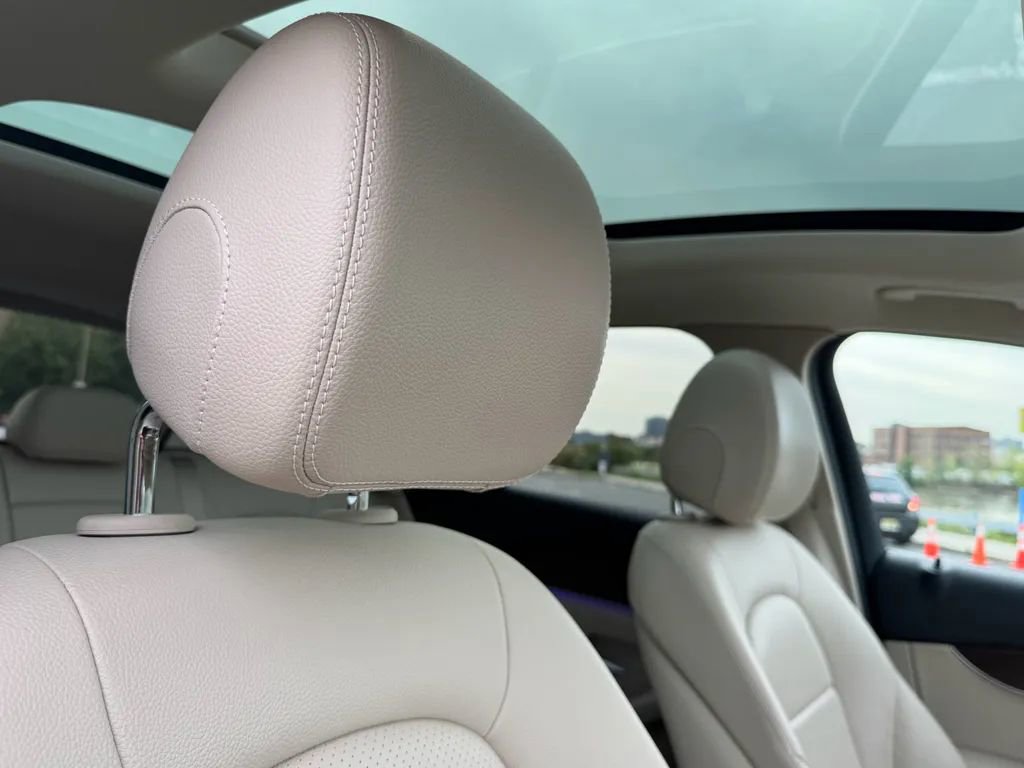 Used 2021 Mercedes-Benz GLC 300 4MATIC image 19