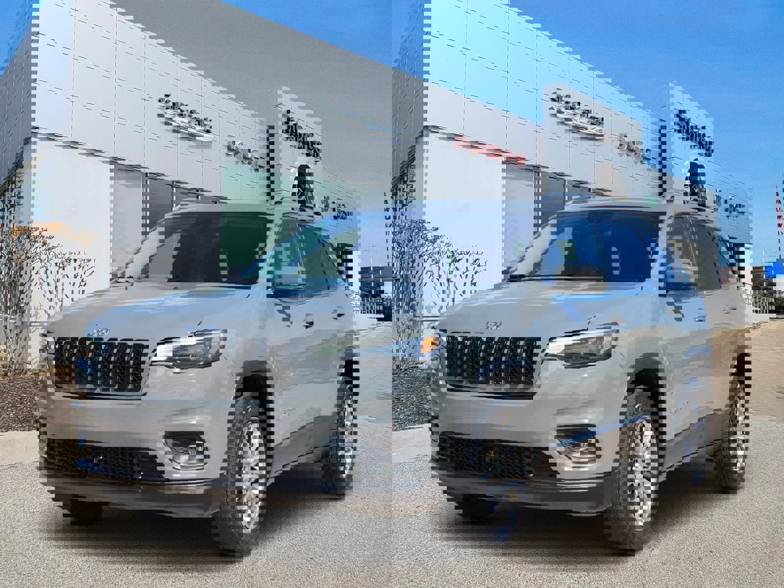 Used 2021 Jeep Cherokee Latitude Plus image 2