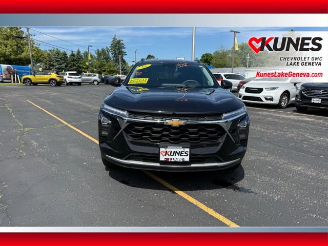Used 2025 Chevrolet Trax LT FWD image 12